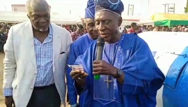 2FA8C7C6-8A62-4B4B-92C4-E4EED97D958E