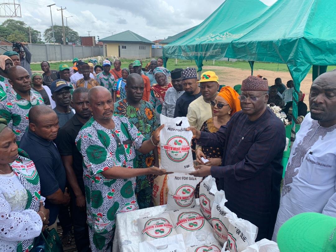 PALLIATIVE: SWAGA Distributes Food Items Across Oyo | Oyoinsight