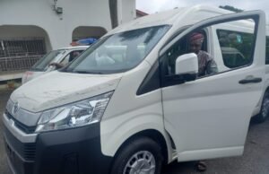 Oyo Donates Bus, Ambulance To Lanlate College