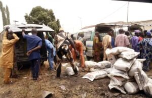 250 Oyo North Farmers Smile As Senator Buhari Distributes 1000 Bags Of Fertilizers