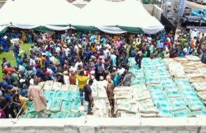 Food Security: Rep. Oseni Distributes 5,200 Bags Of Fertiliser To Farmers In Ido, Ibarapa East LGAs