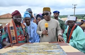 Makinde Praises Lagelu LG Boss For Completing 5.9km Dualised Akobo-Ojurin-Olorunda Abaa Road, Names It After Ladigbolu