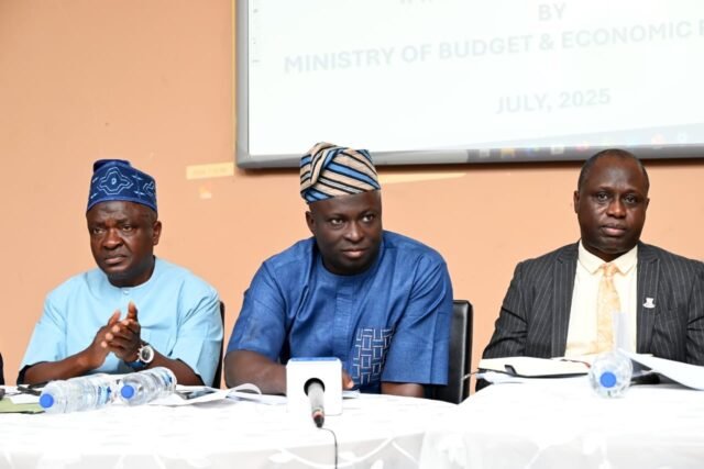 b5cf1edc-fe05-4d26-8fd5-95fb08c44304