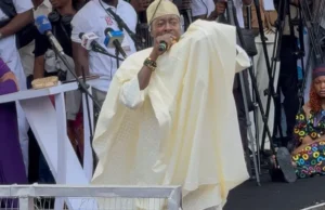 Olubadan Ladoja: Politics And The Subtext Of Taye Currency’s Psychi-art-ric Performance | Oladeinde Olawoyin