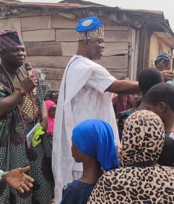 Ibadan Mogaji Distributes Back To School Materials, WAEC Forms